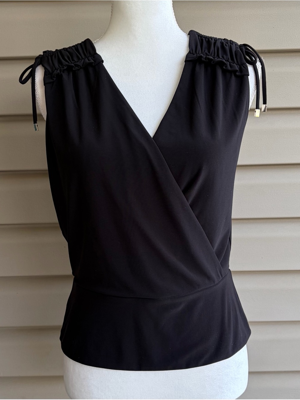 •White House Black Market• Sleeveless Surplice Top – Size Small